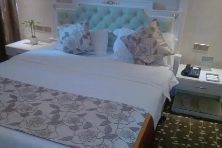 Room 5 of 7