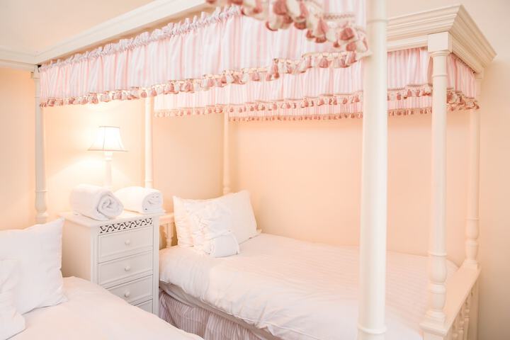 Room 69 of 373