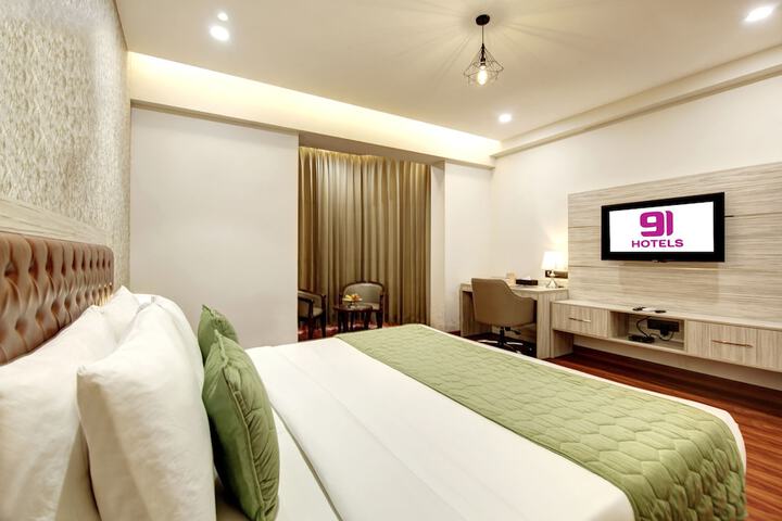 Room 43 of 79