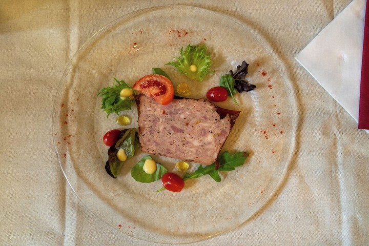 Dining 33 of 45