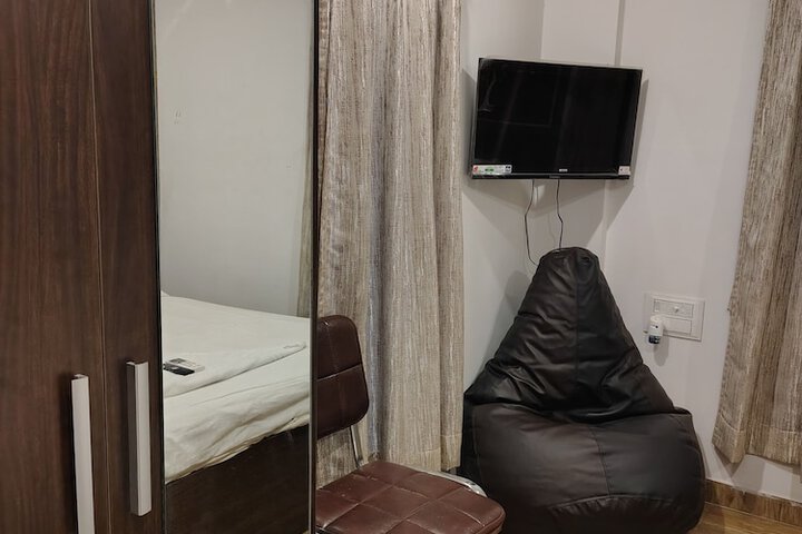 Room 16 of 33
