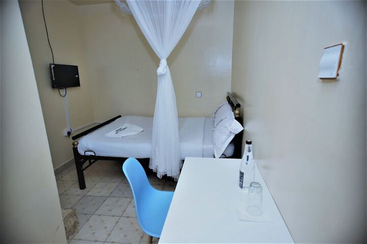 Room 2 of 25