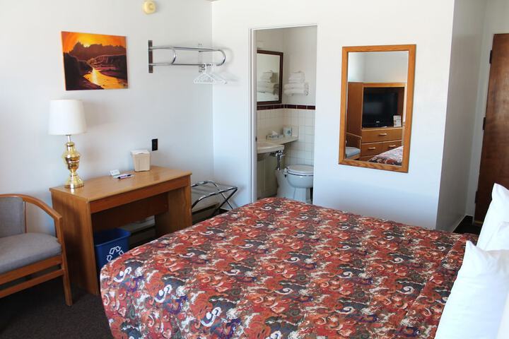 Room 5 of 32