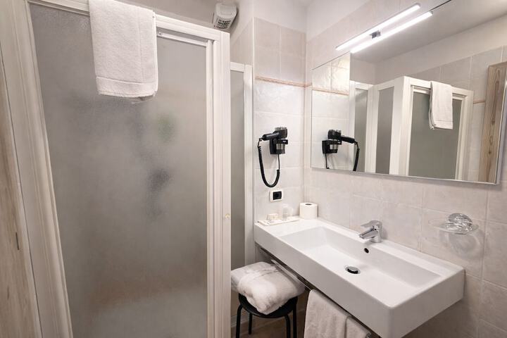 Room 80 of 117