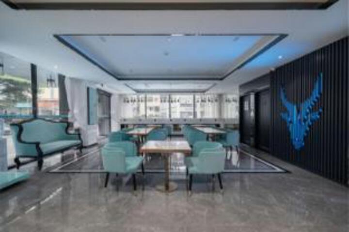 Image of Yueta X E-sports Hotel (Guangzhou Tianhe Square Chelu Subway Station)