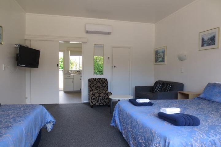 Room 3 of 34