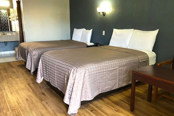 Classic 2 Double Beds (2 of 5)