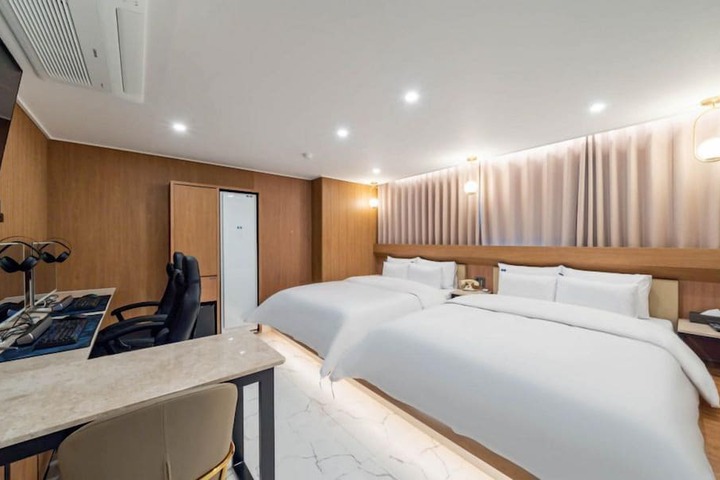 Room 42 of 109