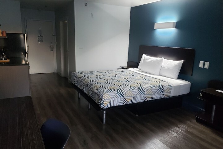 Room 6 of 26
