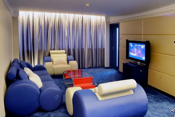 Room 3 of 9