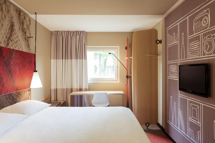 Room 7 of 49