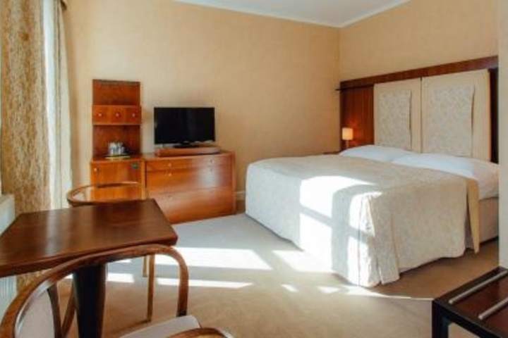 Room 7 of 14