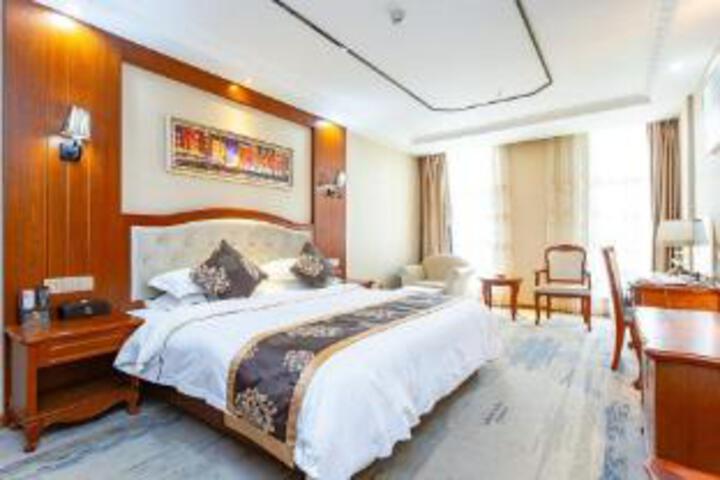 Room 6 of 7