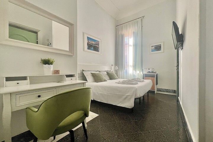Room 12 of 33