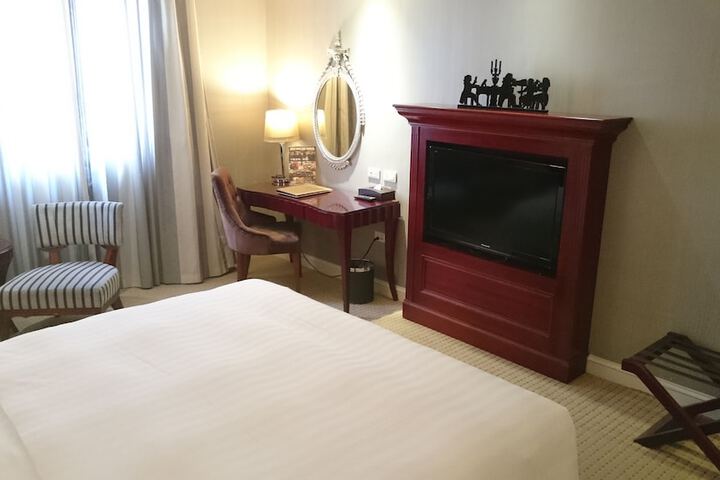 Room 6 of 56