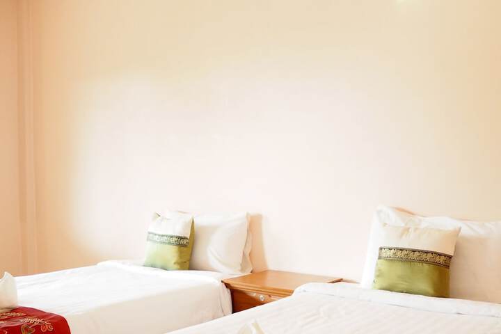 Room 11 of 32