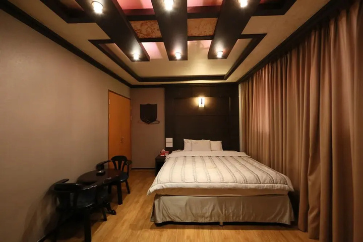 Room 3 of 14