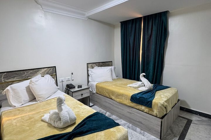 Room 51 of 99