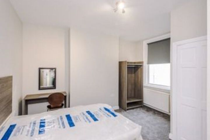 Room 6 of 17