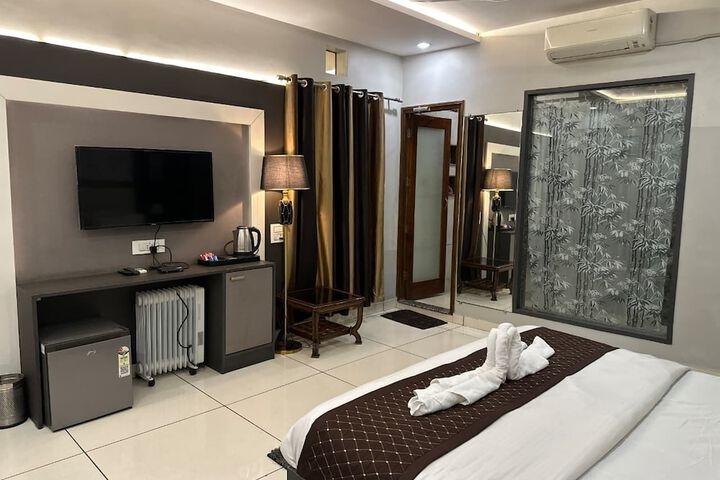 Room 5 of 17