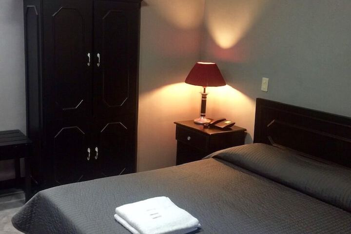 Room 8 of 32