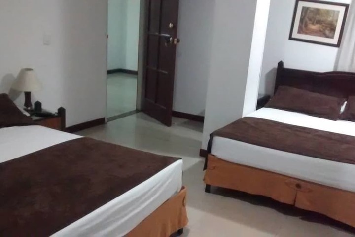 Room 6 of 18