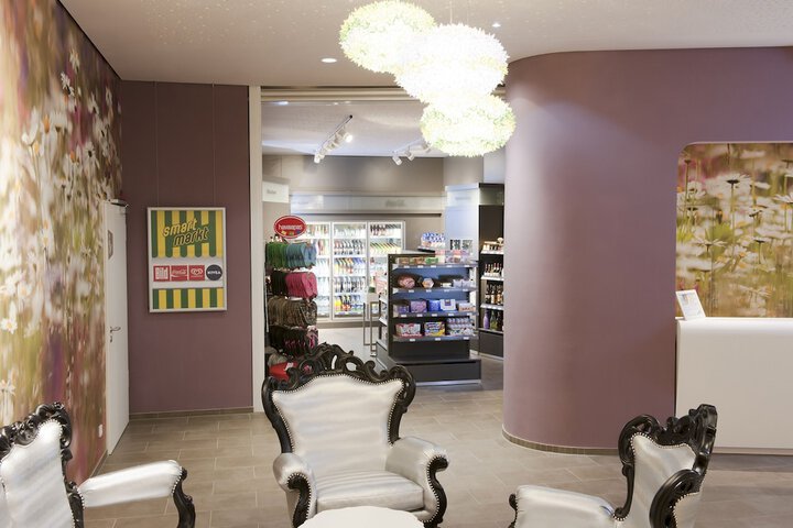 Entrance & Lobby
