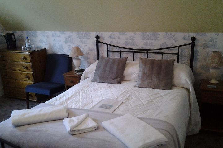 Room 11 of 37