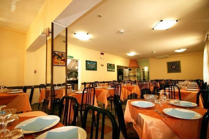 Dining 29 of 45