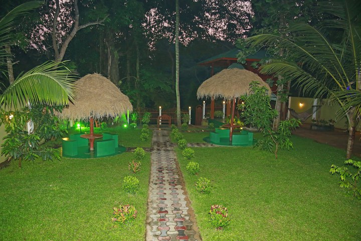 Hotel Exterior 43 of 48