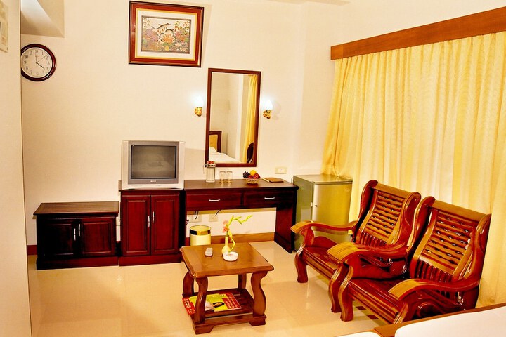 Room 8 of 9