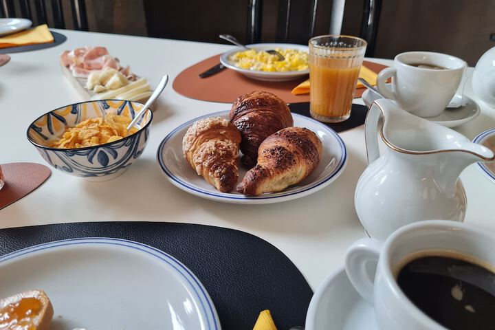 Breakfast/Coffee Service 33 of 40