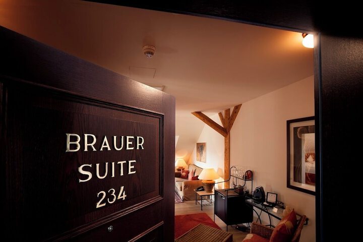 Room 17 of 34