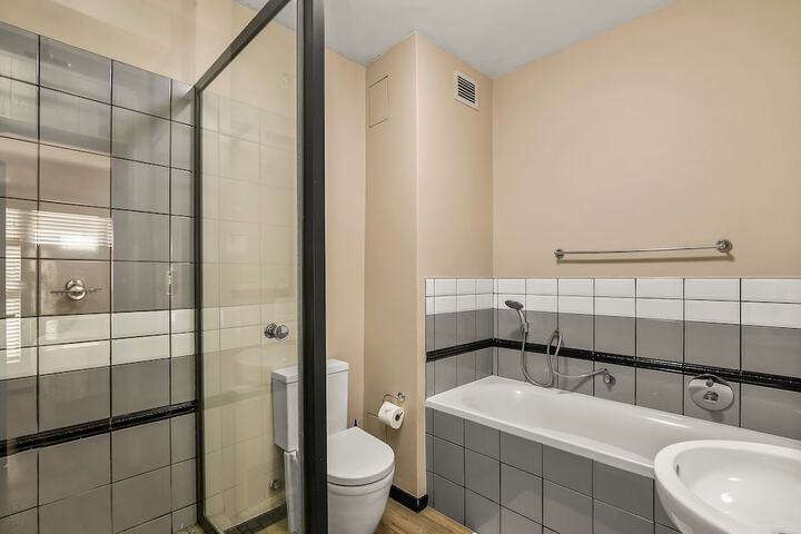 Room 179 of 215