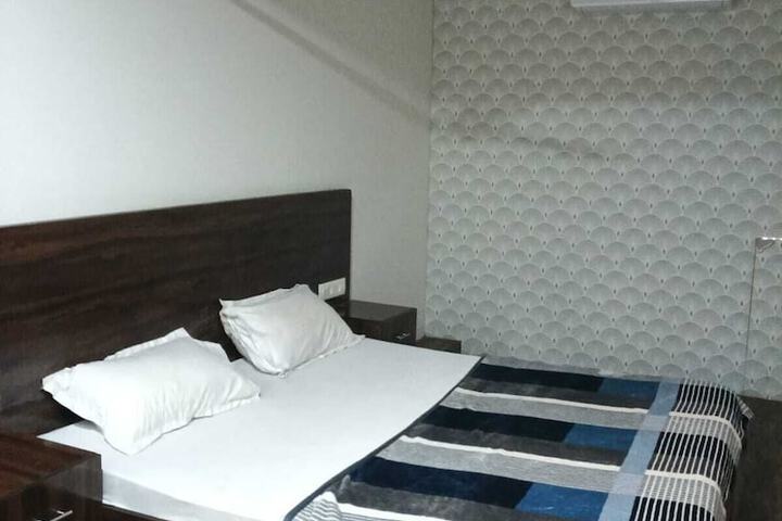 Room 3 of 8