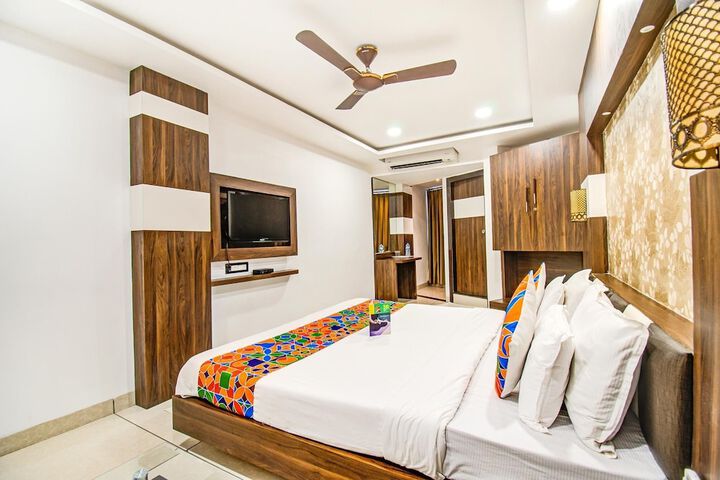 Room 9 of 27