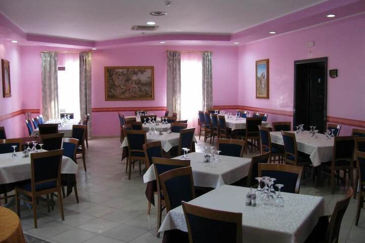 Dining 16 of 22