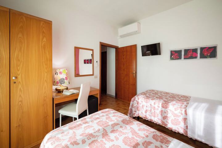 Room 4 of 78