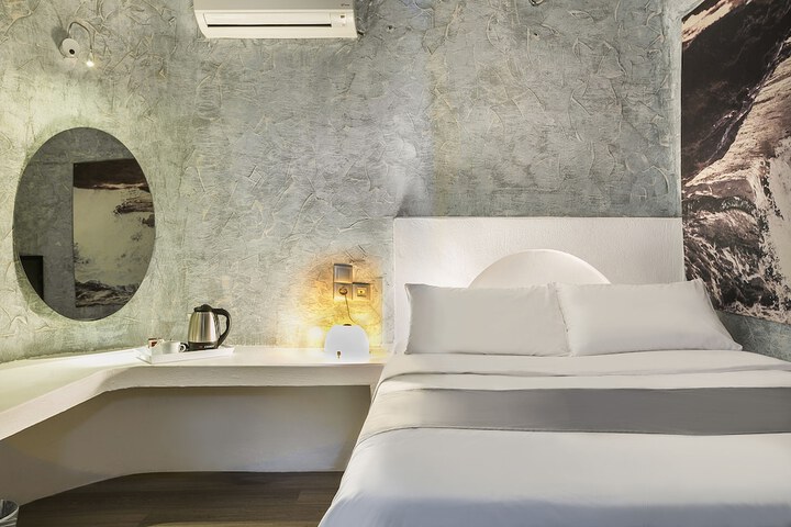 Room 4 of 27