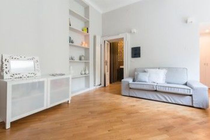 Room 8 of 11