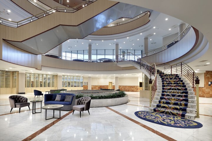 Entrance & Lobby