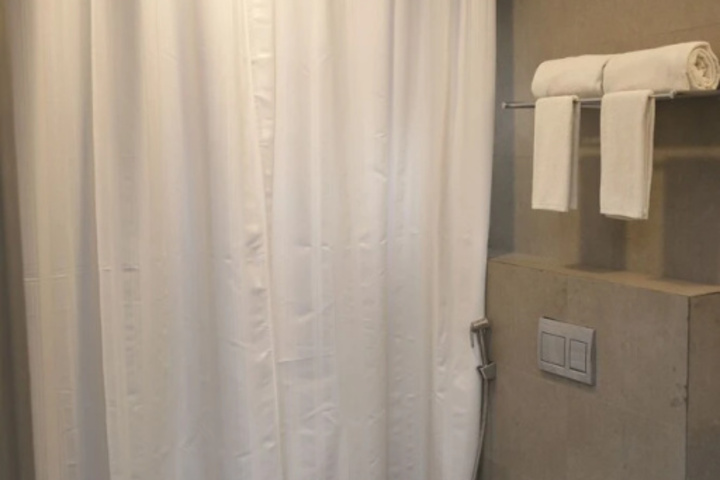 Room 6 of 27