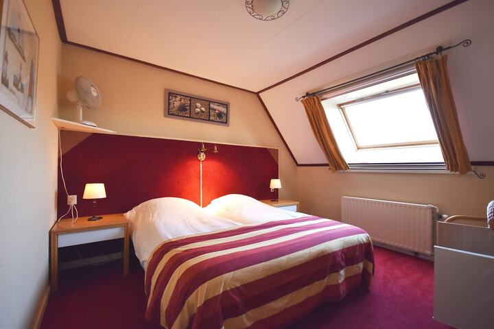 Room 6 of 56