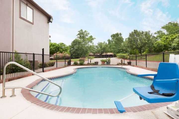 Pool 11 of 15