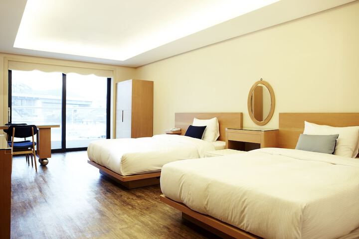 Room 6 of 74