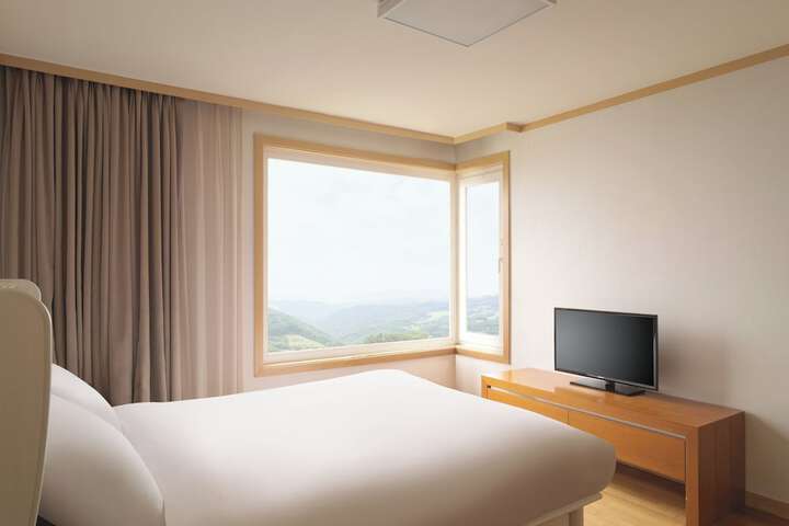 Room 19 of 90