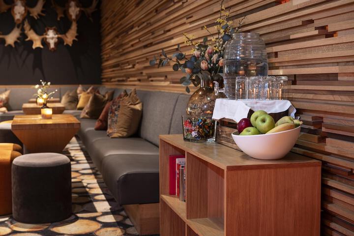 Entrance & Lobby