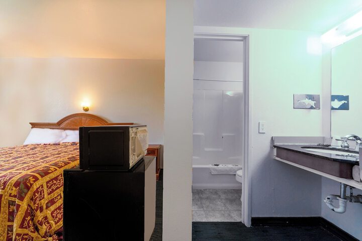 Room 12 of 124