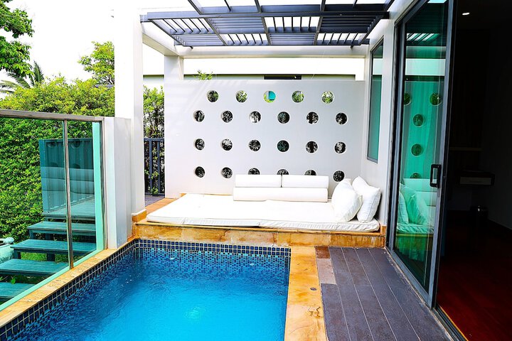 Pool 104 of 313