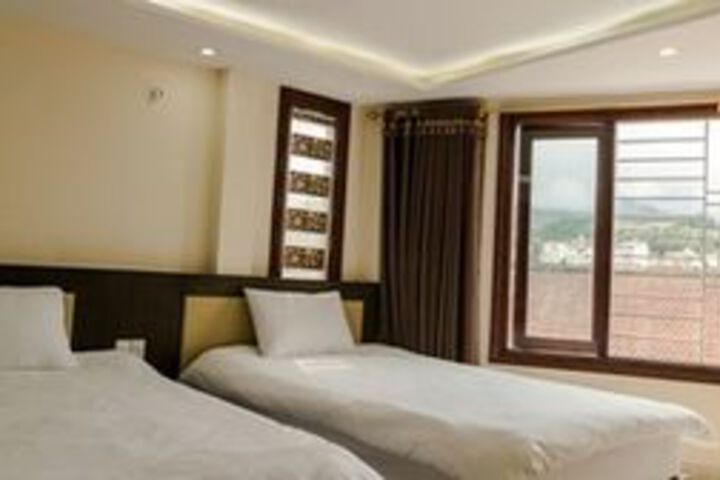 Room 10 of 18